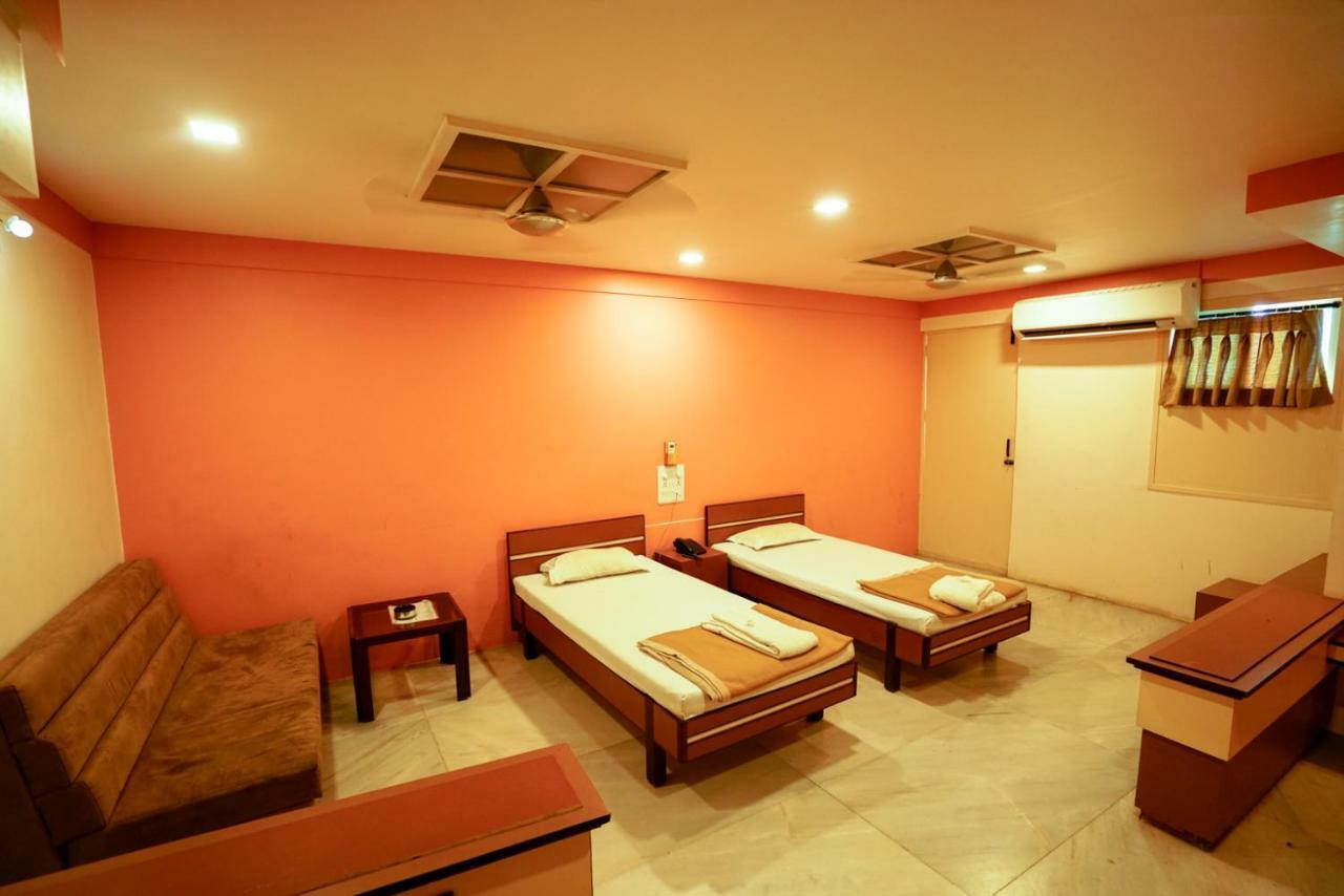 Hotel Ashiana Jamnagar Exterior photo