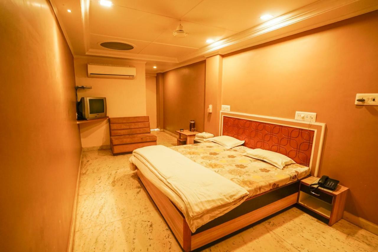 Hotel Ashiana Jamnagar Exterior photo